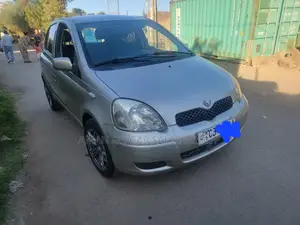 Photo - Toyota Vitz 2004 Gray