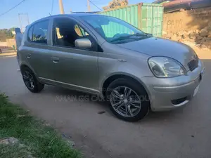 Toyota Vitz 2004 Gray