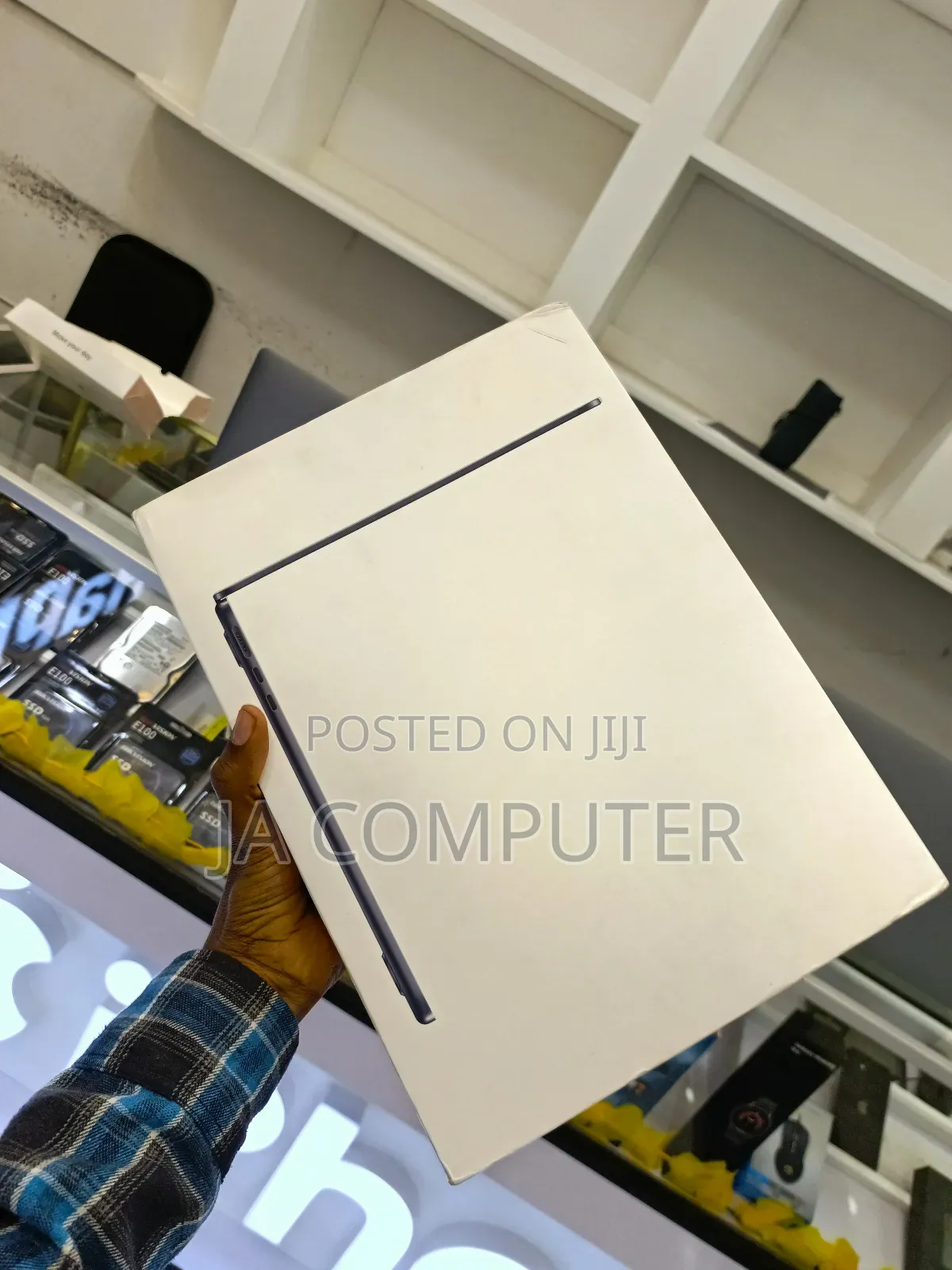 New Laptop Apple MacBook Air 2024 M3 13-Inch 8GB Apple M3 SSD 256GB