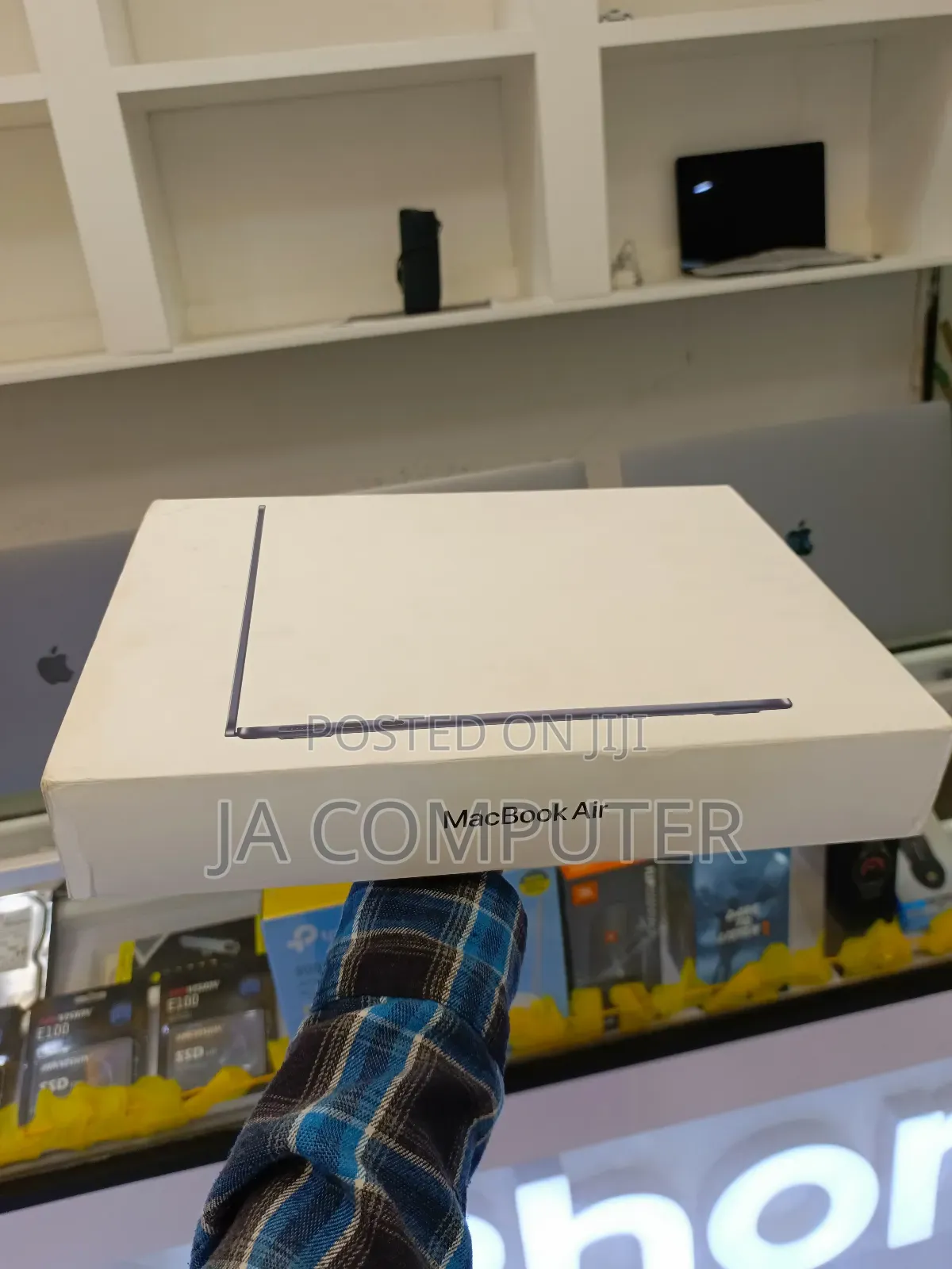 New Laptop Apple MacBook Air 2024 M3 13-Inch 8GB Apple M3 SSD 256GB