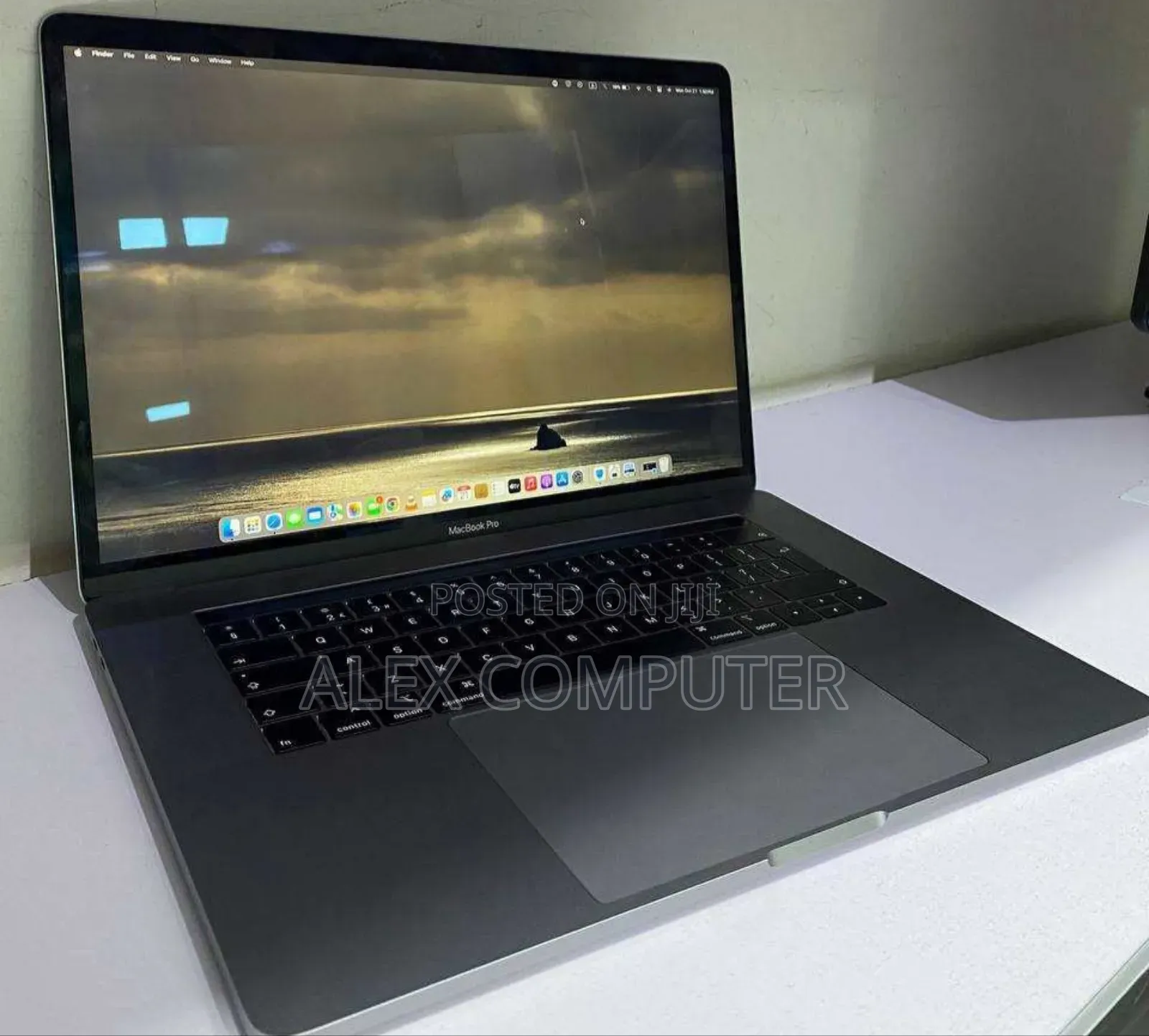 New Laptop Apple MacBook Pro 2019 32GB Intel Core I7 SSD 512GB