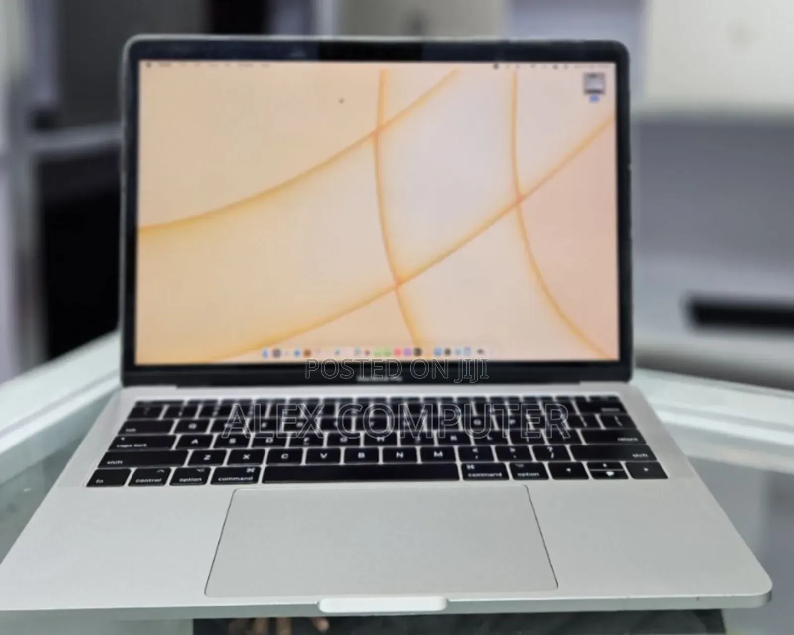 New Laptop Apple MacBook Pro 2017 8GB Intel Core I5 SSD 128GB