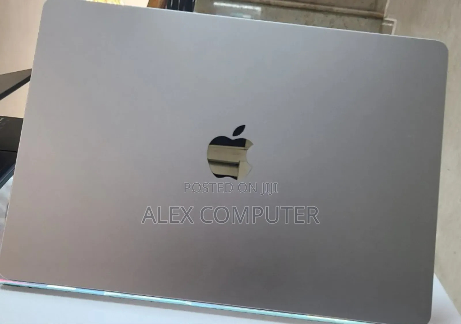 New Laptop Apple MacBook Pro 2022 M2 8GB Apple M2 SSD 256GB