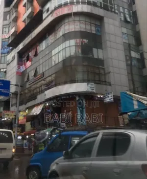 መሀል መርካቶ የሚሸጥ ህንፃ 50% ብቻ ከፍለው 50% የባንክ ብድር ያለበት