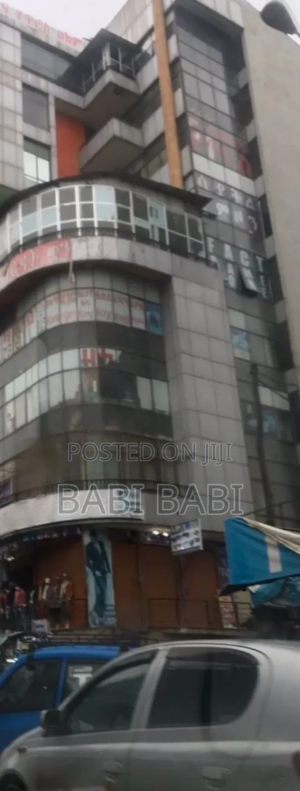 መሀል መርካቶ የሚሸጥ ህንፃ 50% ብቻ ከፍለው 50% የባንክ ብድር ያለበት