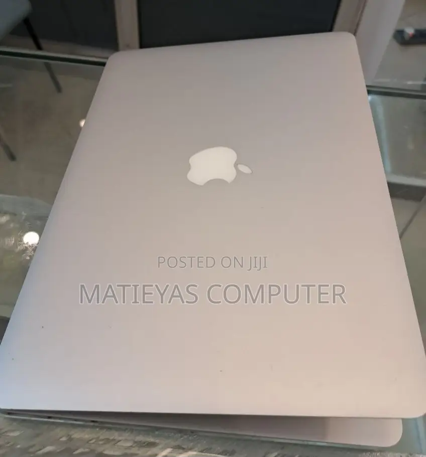 New Laptop Apple MacBook 2017 8GB Intel Core I5 SSD 256GB