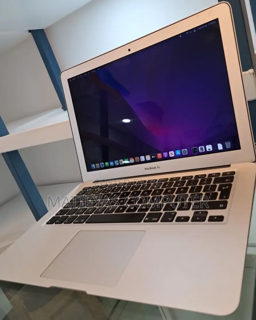 New Laptop Apple MacBook 2017 8GB Intel Core I5 SSD 256GB