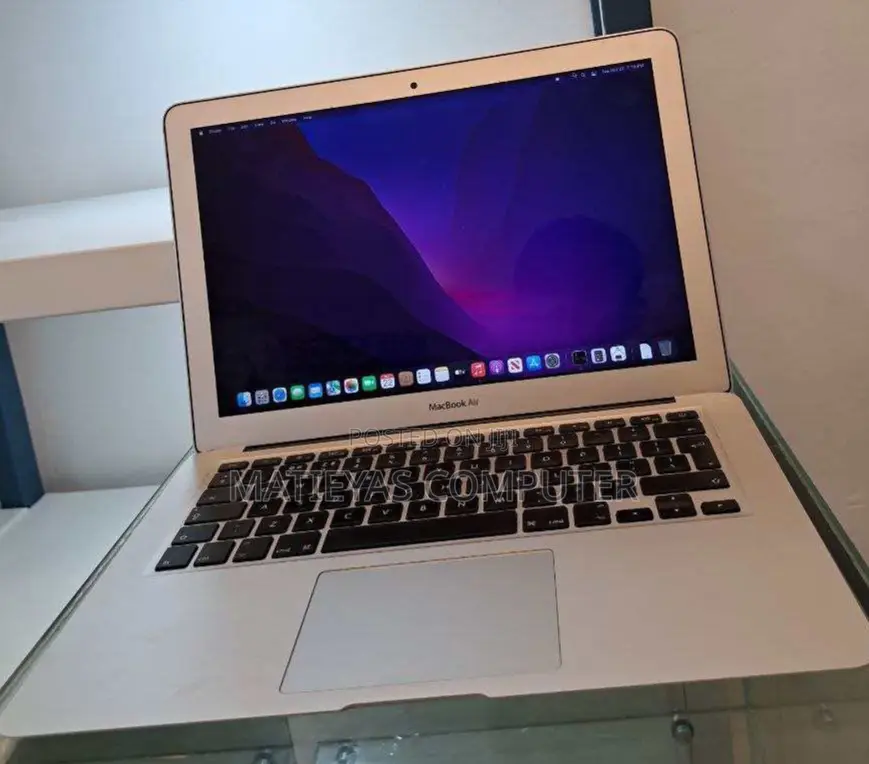 New Laptop Apple MacBook 2017 8GB Intel Core I5 SSD 256GB