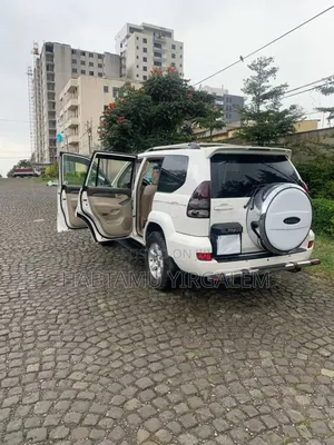 Toyota Land Cruiser Prado 2004 White