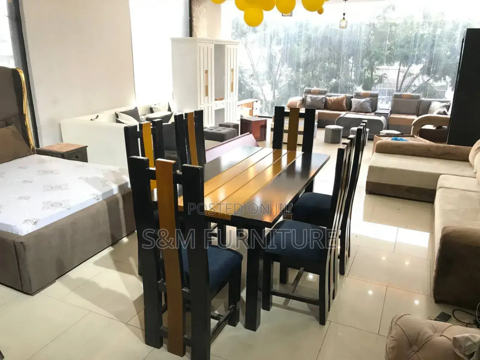 Awesome Dinning Set With Affordable Price.