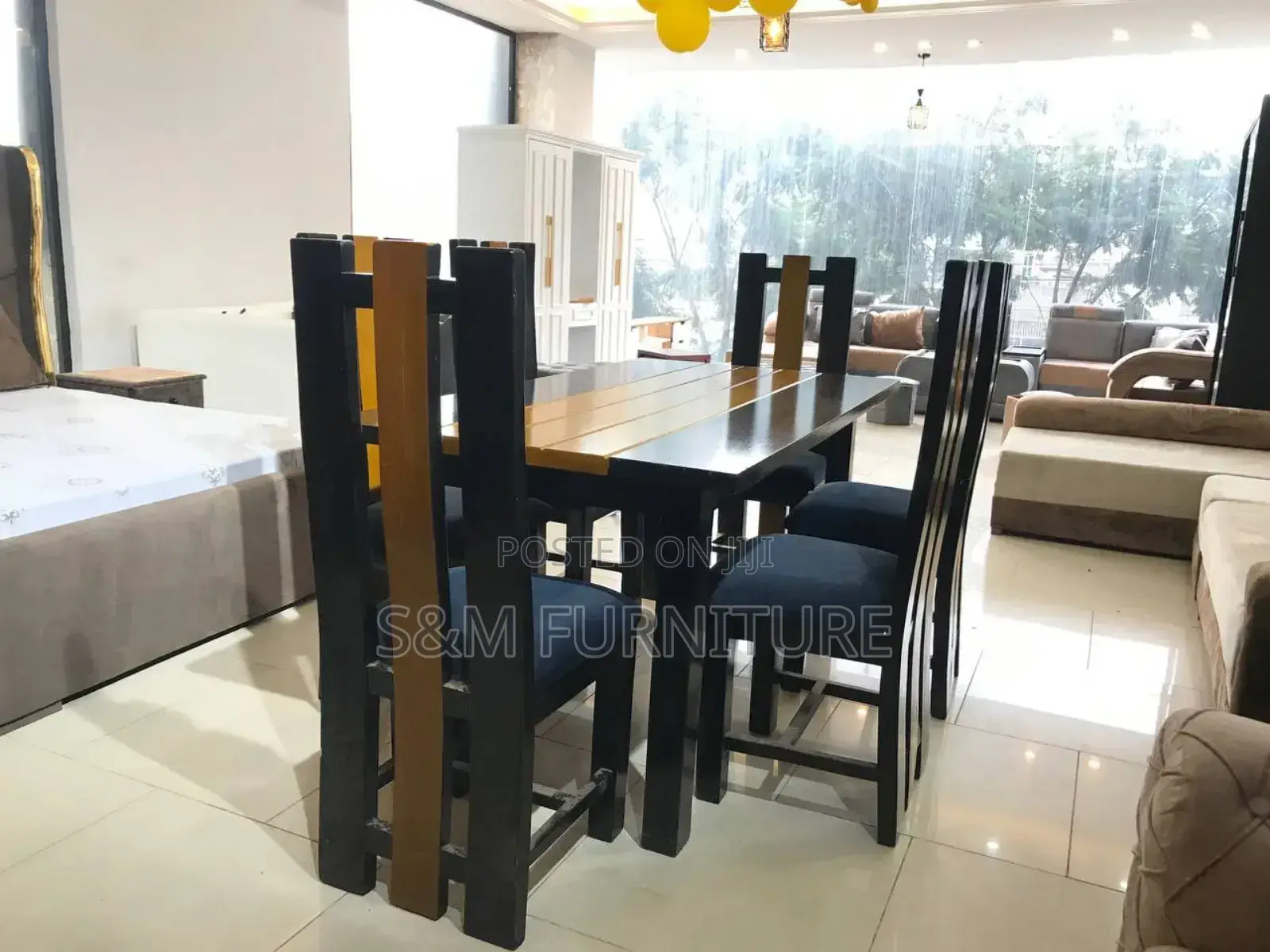 Awesome Dinning Set With Affordable Price.