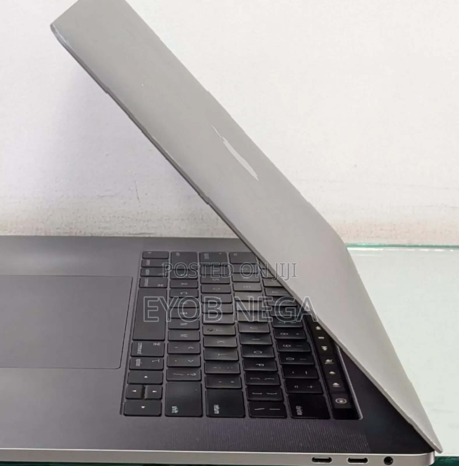 New Laptop Apple MacBook Pro 2018 32GB Intel Core I9 SSD 512GB