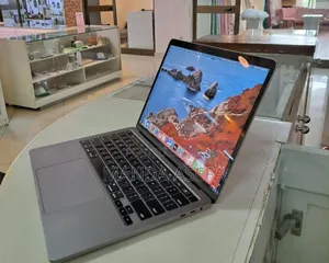 New Laptop Apple MacBook Pro 16GB Intel Core I5 SSD 512GB