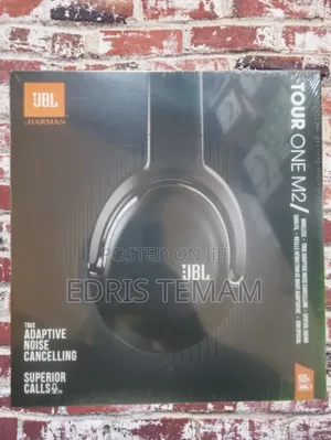 Photo - JBL Harman Wireless Headset Black Superb Sound Base