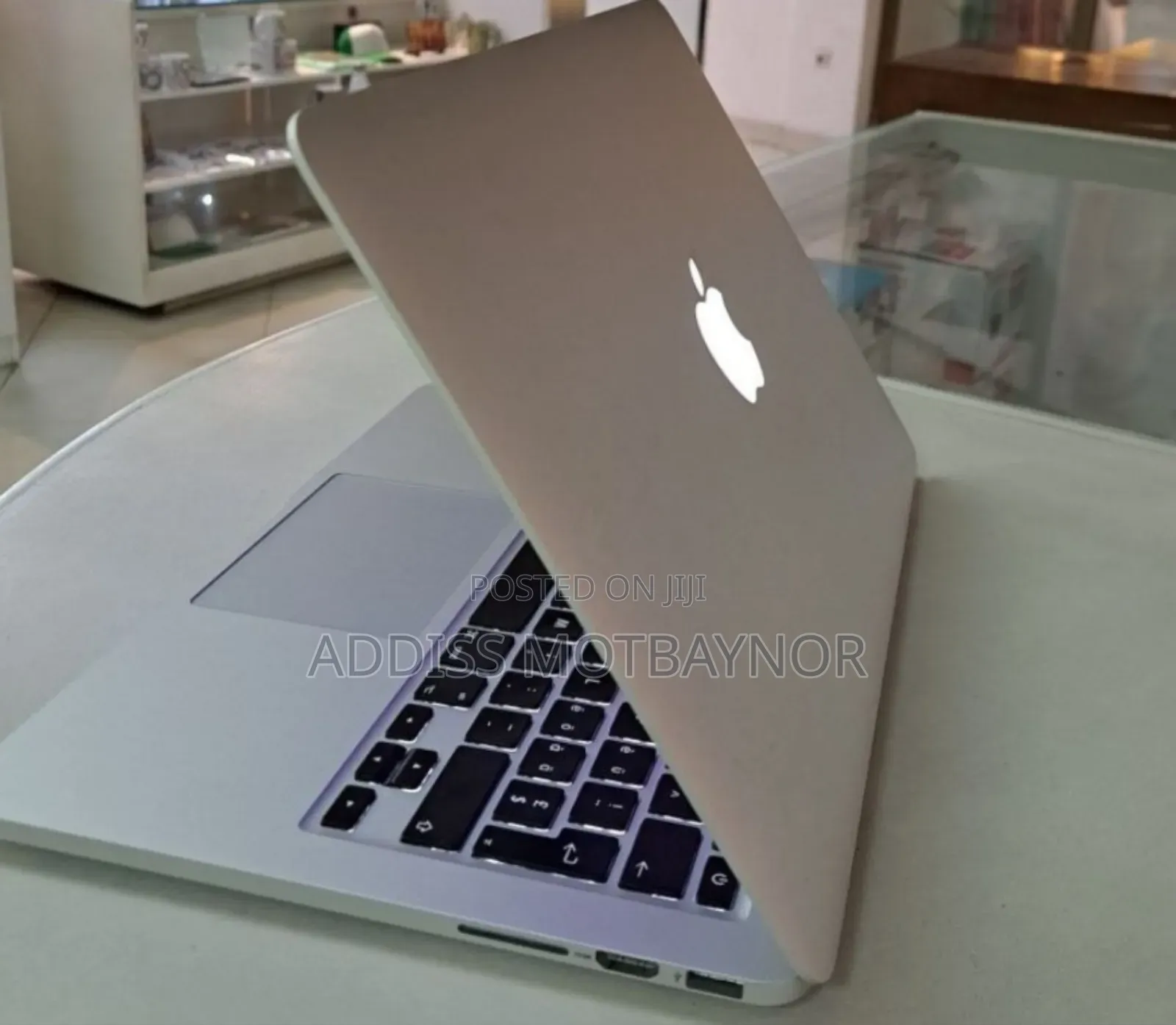 New Laptop Apple MacBook 2015 8GB Intel Core I7 SSD 256GB