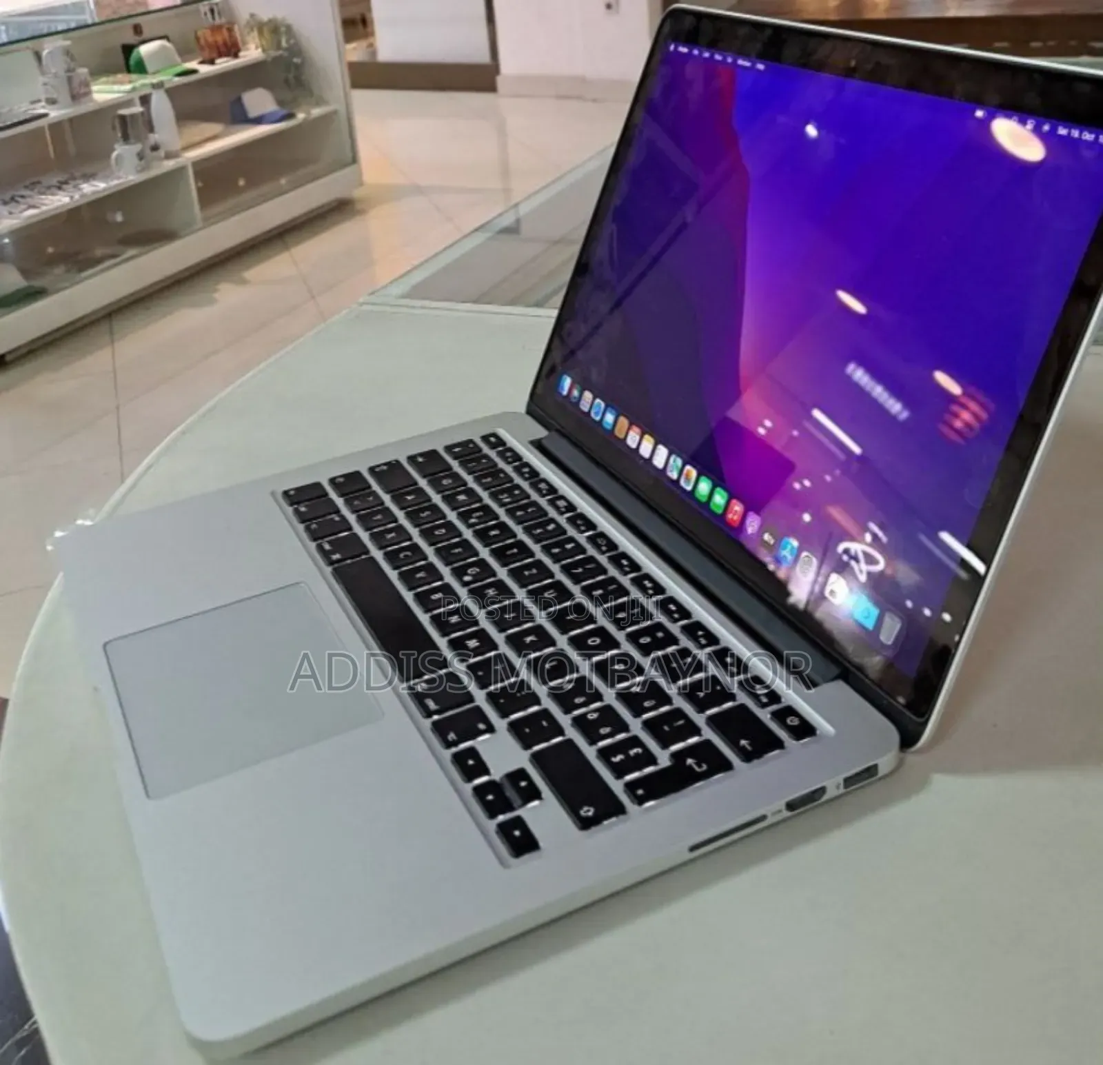 New Laptop Apple MacBook 2015 8GB Intel Core I7 SSD 256GB