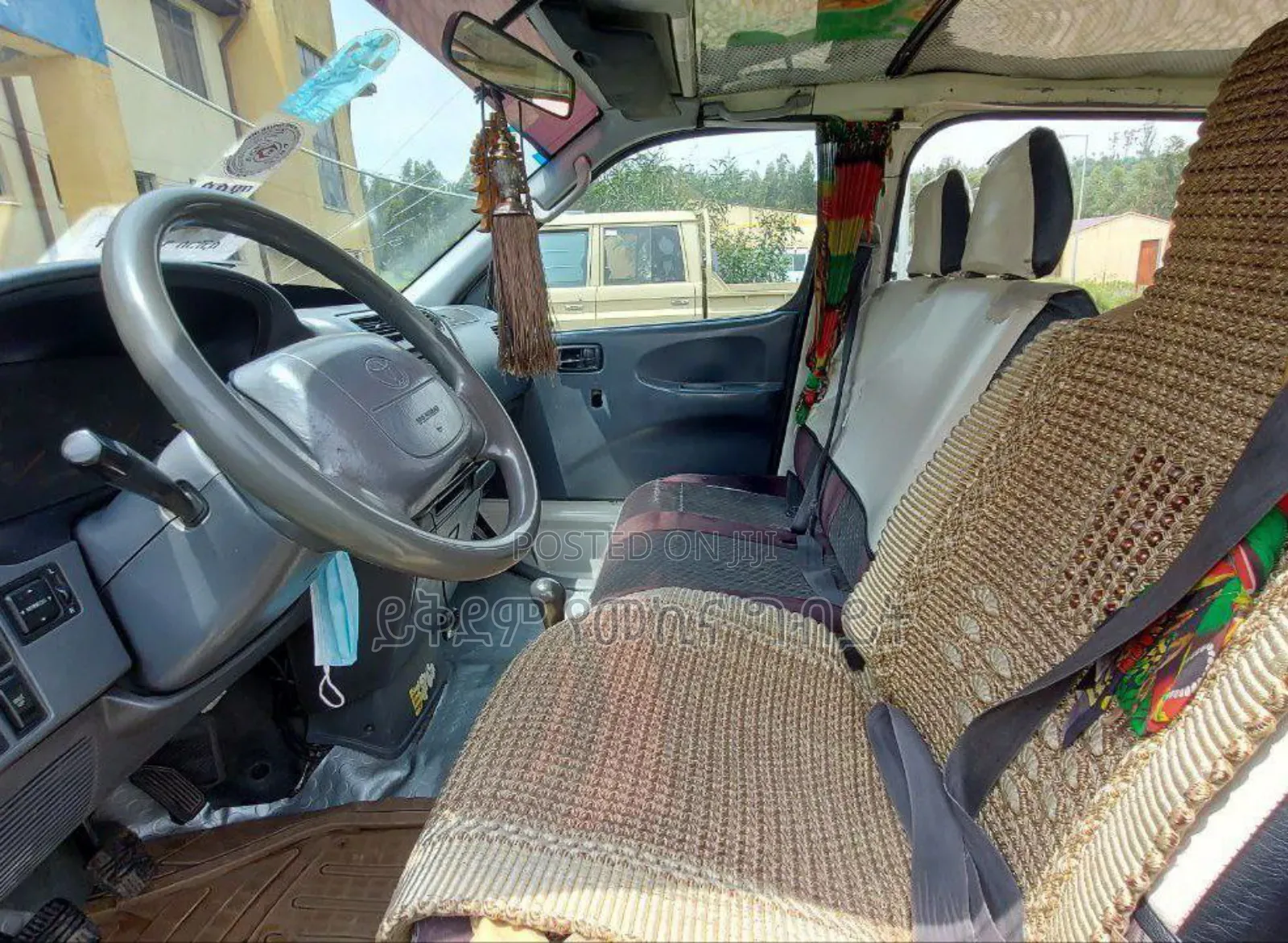 Toyota HiAce 2004 White in Addis Ketema Buses & Microbuses, ይቅደም የመኪና