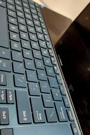 New Laptop Asus ZenBook UX510UW 16GB Intel Core I7 SSD 512GB