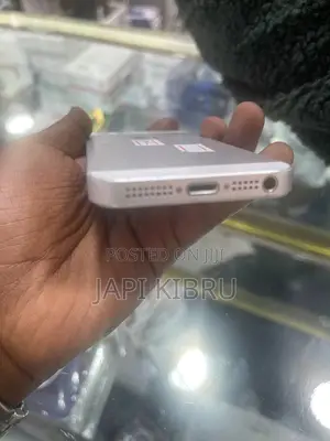 Apple iPhone SE 16 GB Silver