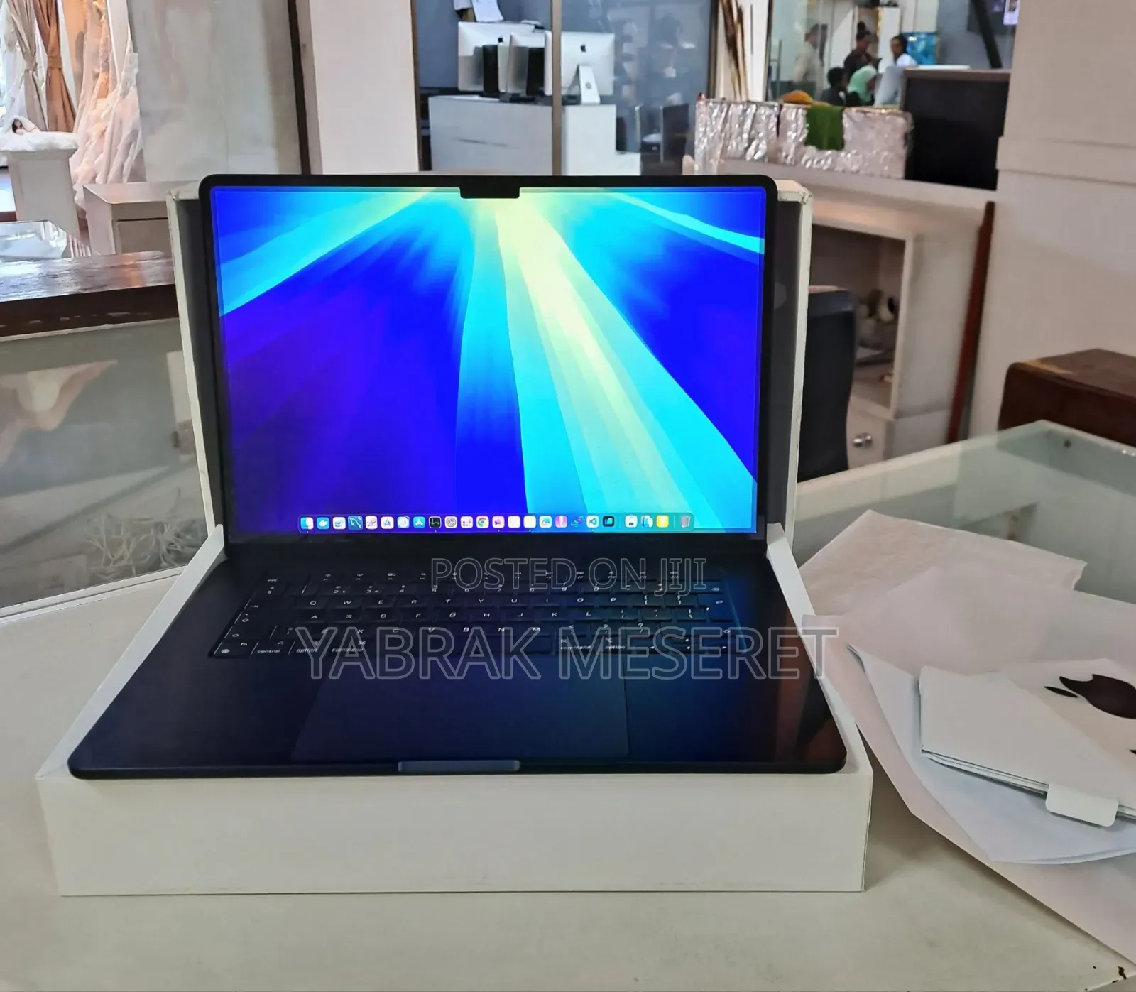 New Laptop Apple MacBook Air 2022 M2 8GB Apple M2 SSD 256GB