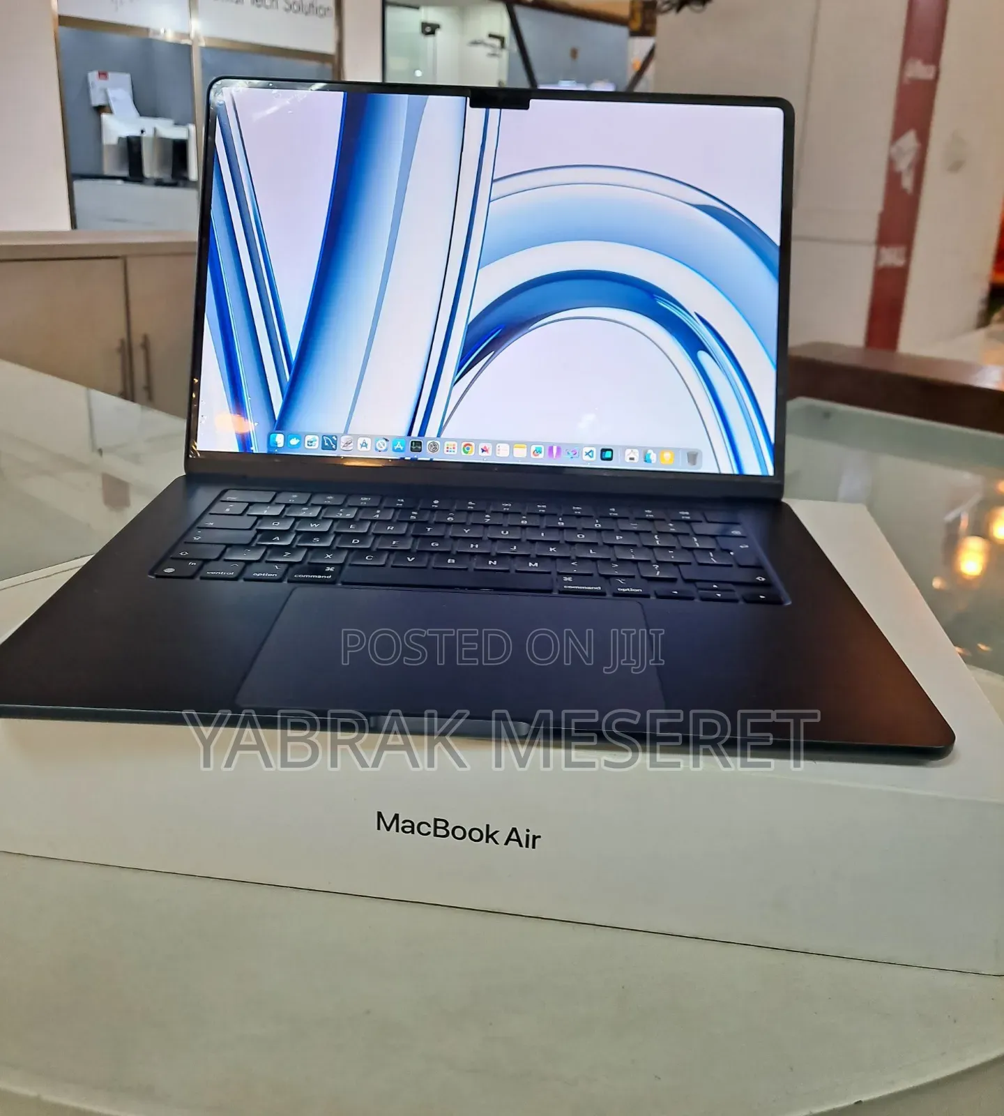 New Laptop Apple MacBook Air 2022 M2 8GB Apple M2 SSD 256GB