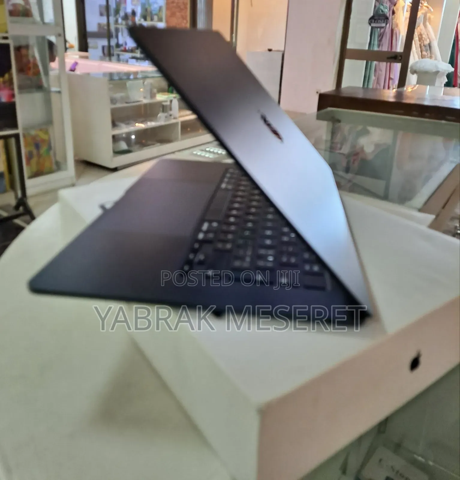 New Laptop Apple MacBook Air 2022 M2 8GB Apple M2 SSD 256GB
