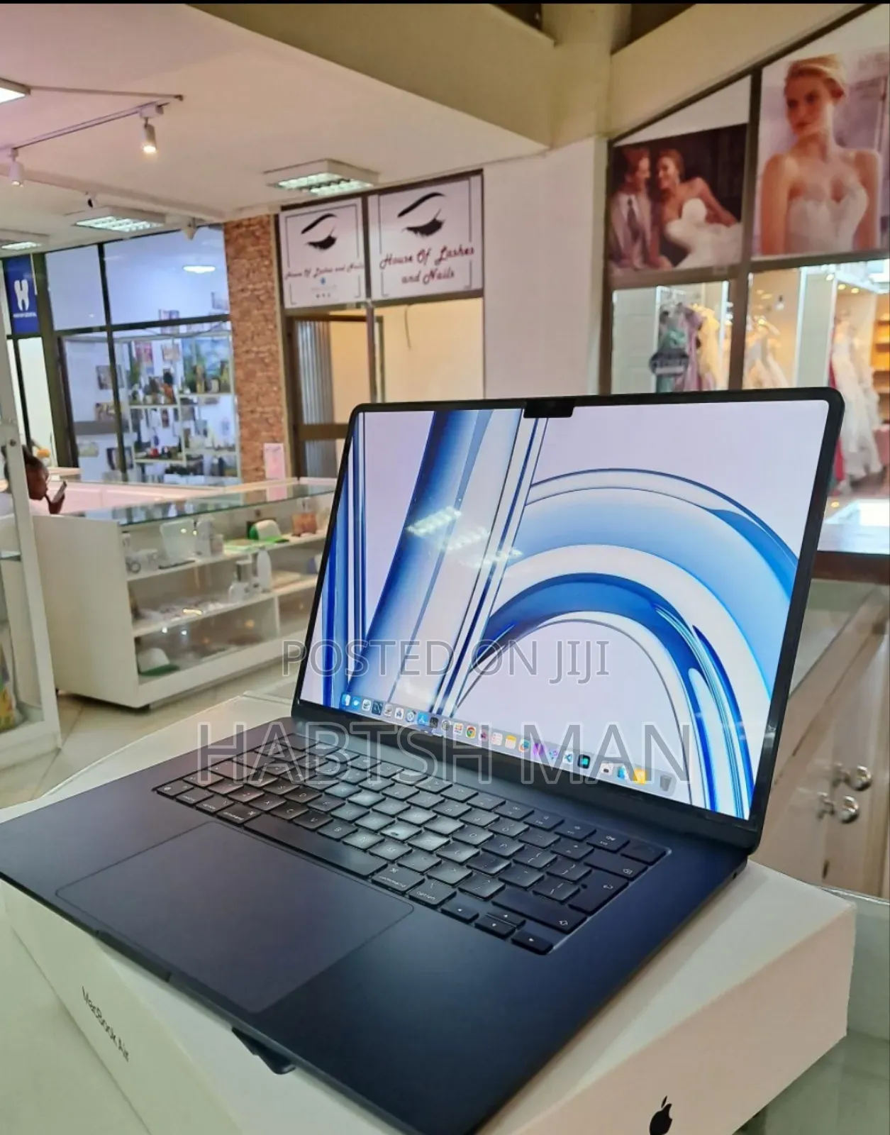 New Laptop Apple MacBook Air 2023 M2 8GB Apple M2 SSD 512GB