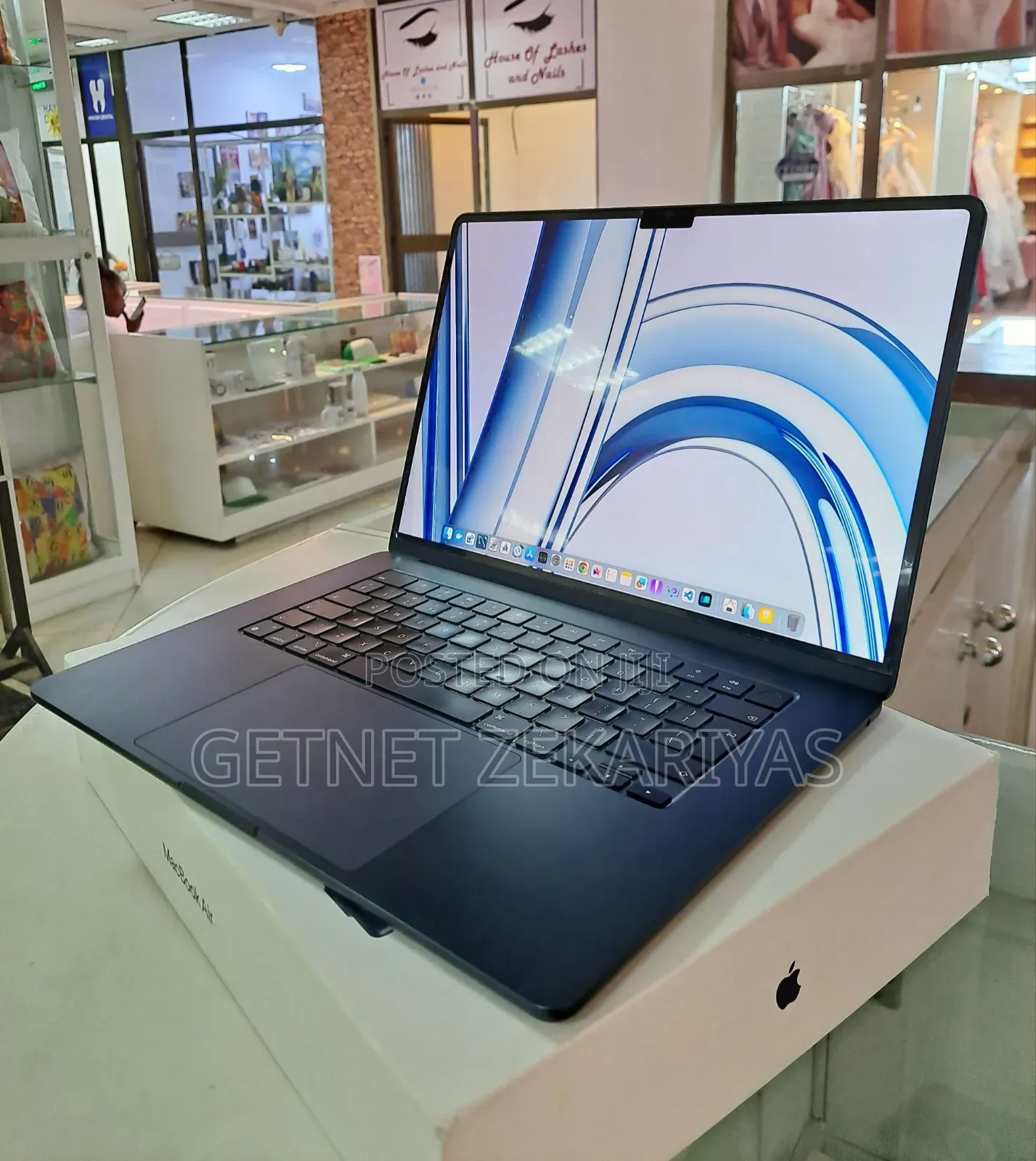 New Laptop Apple MacBook Air 2023 M2 8GB Apple M2 SSD 512GB