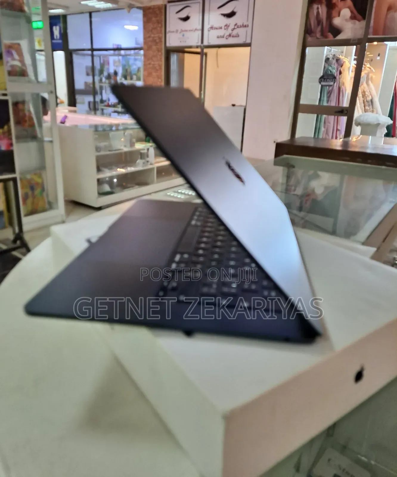 New Laptop Apple MacBook Air 2023 M2 8GB Apple M2 SSD 512GB