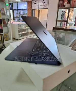 New Laptop Apple MacBook Air 2023 M2 8GB Apple M2 SSD 512GB