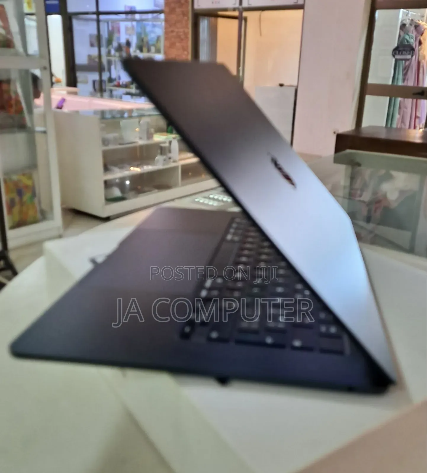 New Laptop Apple MacBook Air 2023 M2 8GB Apple M2 SSD 512GB