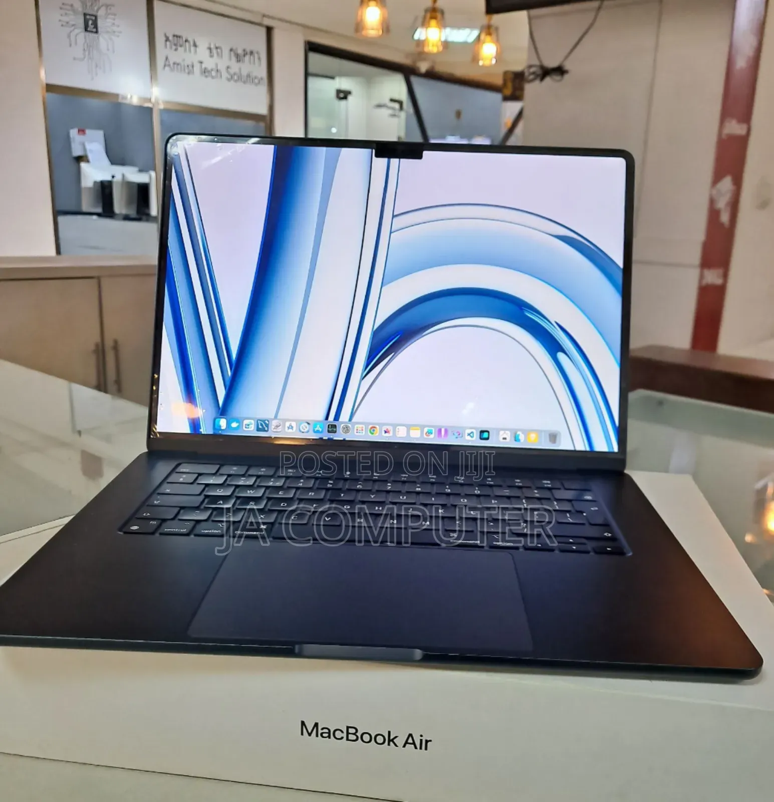 New Laptop Apple MacBook Air 2023 M2 8GB Apple M2 SSD 512GB