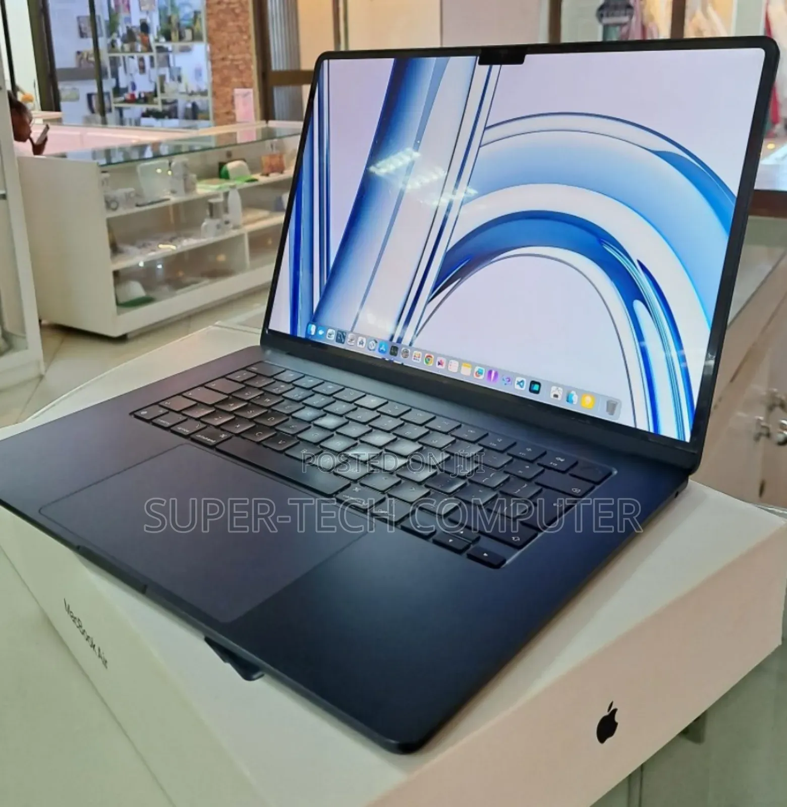 New Laptop Apple MacBook Air 2023 M2 8GB Apple M2 SSD 512GB