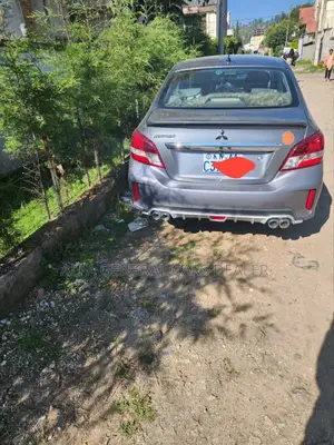 Mitsubishi Attrage 2022 Silver