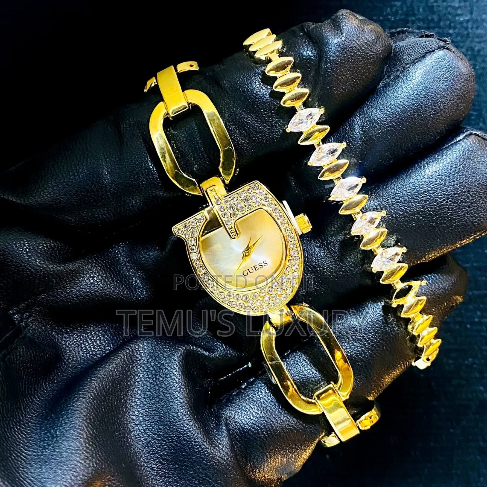 GUESS Females Watch With Braclet and Box