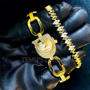 Photo - GUESS Females Watch With Braclet and Box