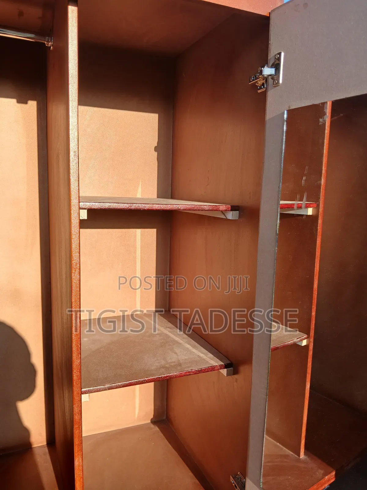 Cupboard 80cm MDF መሀል ላይ አካፋይ ያለው ለአነስተኛ ቤት የምትሆን