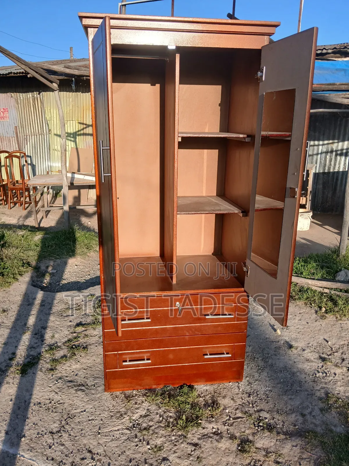 Cupboard 80cm MDF መሀል ላይ አካፋይ ያለው ለአነስተኛ ቤት የምትሆን