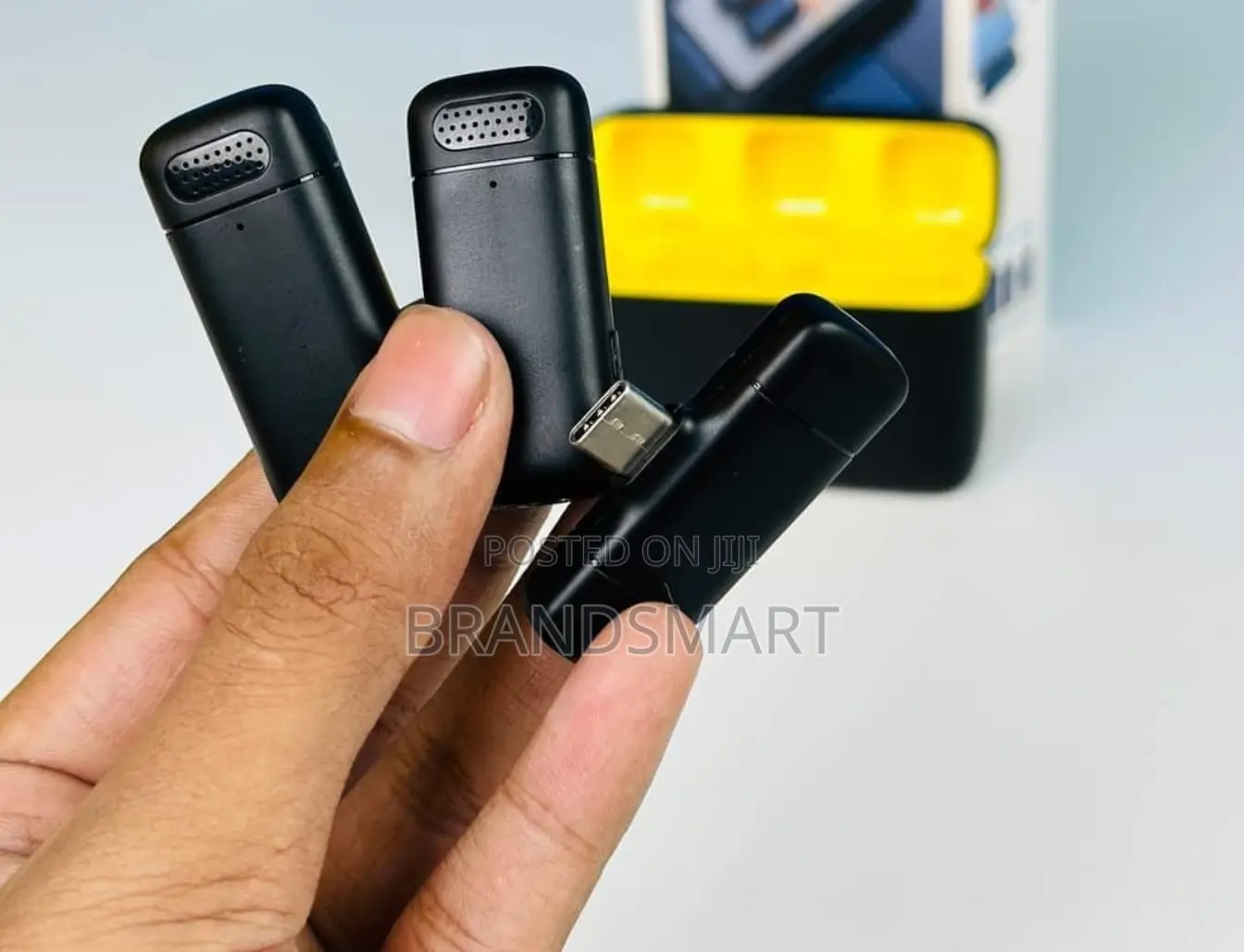 Wireless Dual Lavalier Microphone With Charging Case(2.4ghz)