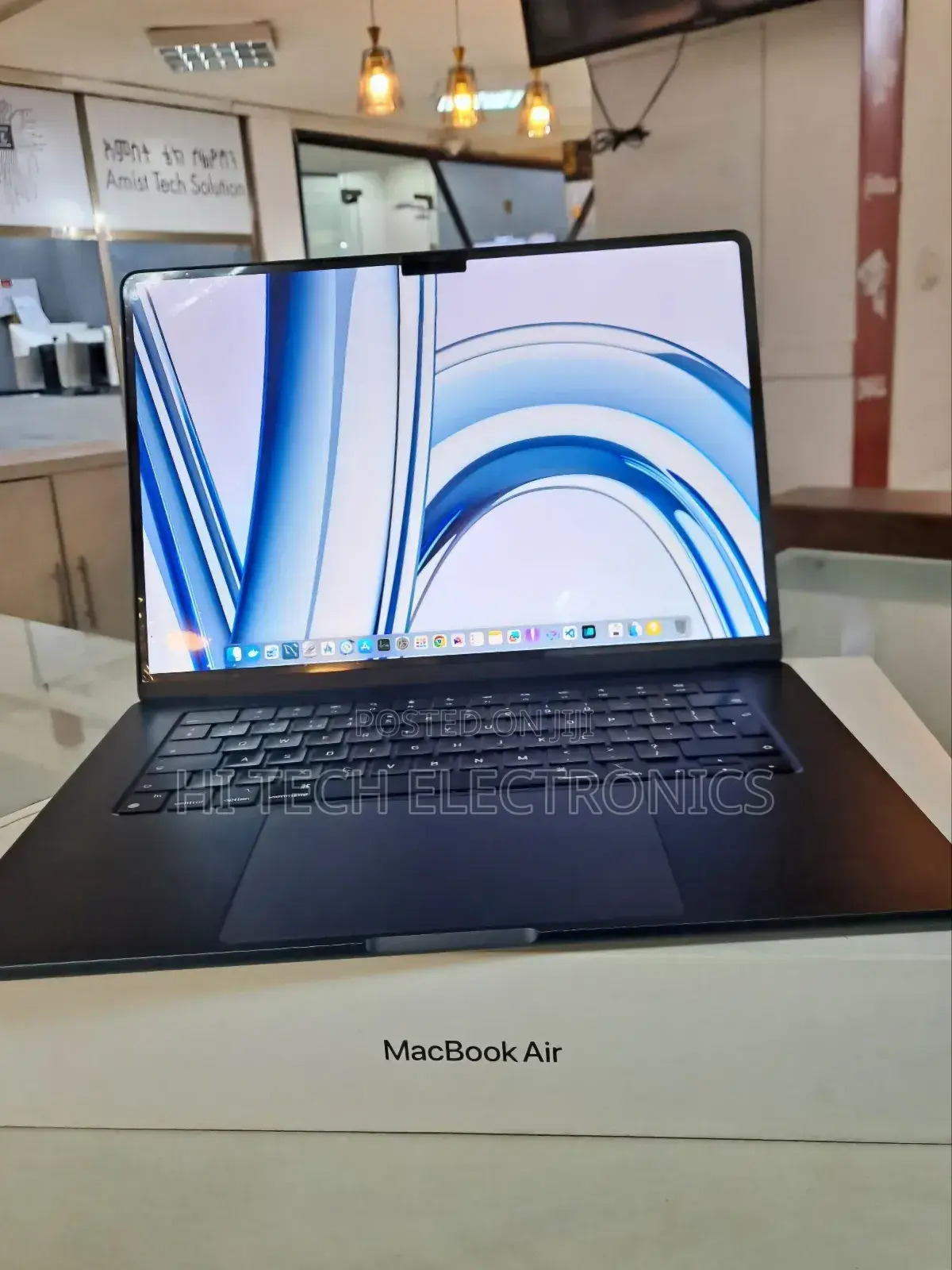 New Laptop Apple MacBook Air 2022 M2 8GB Apple M2 SSD 512GB