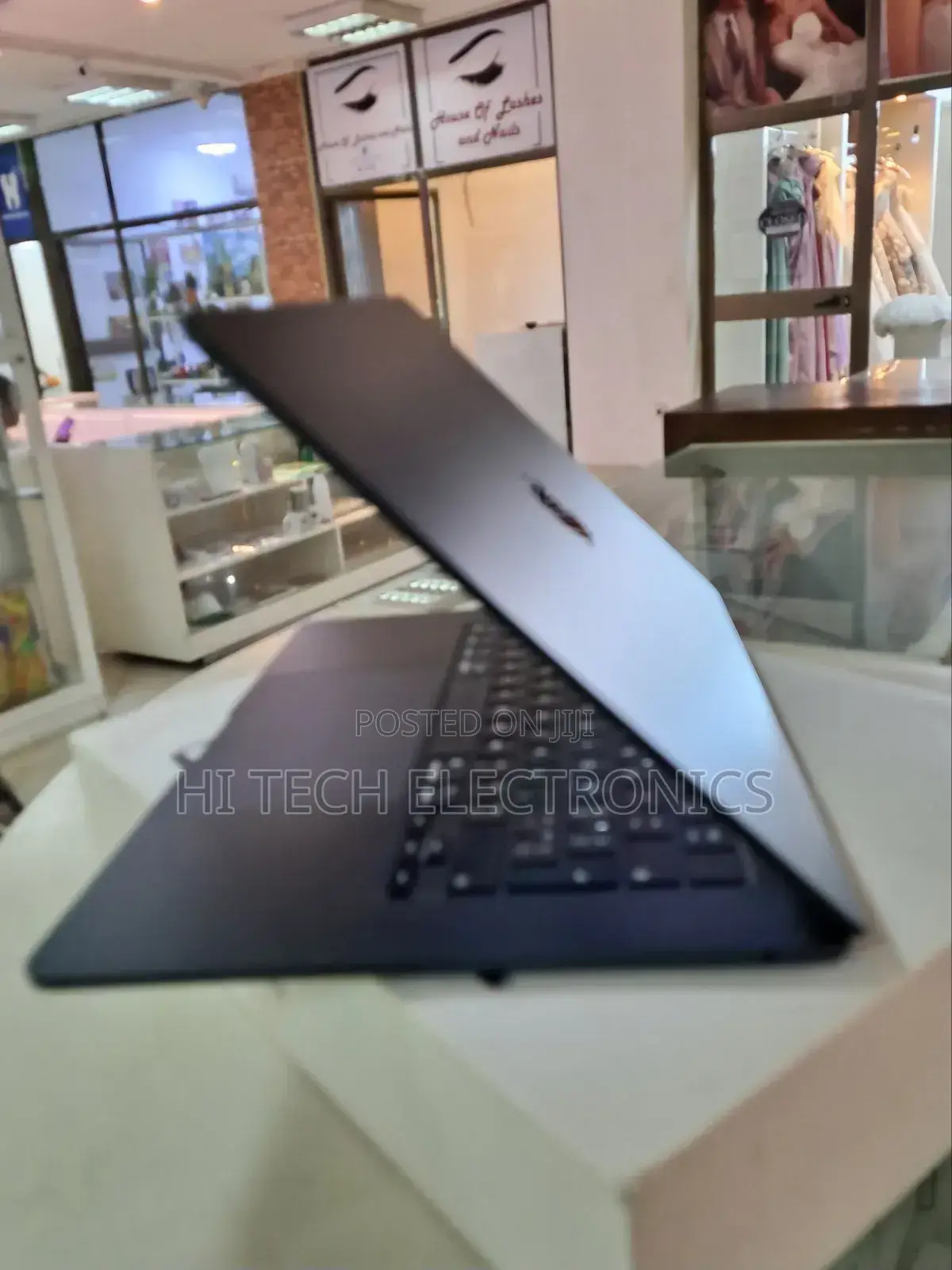 New Laptop Apple MacBook Air 2022 M2 8GB Apple M2 SSD 512GB