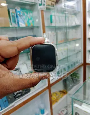 8 in 1 Ultra Smart Watch 8 መቀያየሪያ ያለው +Screen Protector ያለው