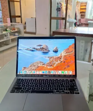 New Laptop Apple MacBook Pro 2020 16GB Intel Core I5 SSD 512GB