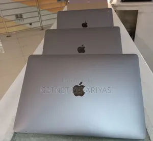 New Laptop Apple MacBook Pro 2017 8GB Intel Core I5 SSD 256GB