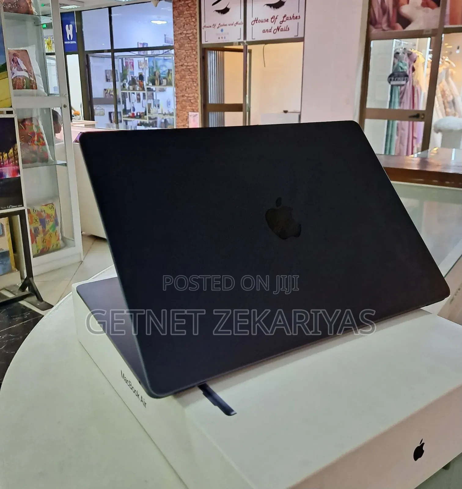 New Laptop Apple MacBook Air 2023 M2 8GB Apple M2 SSD 512GB