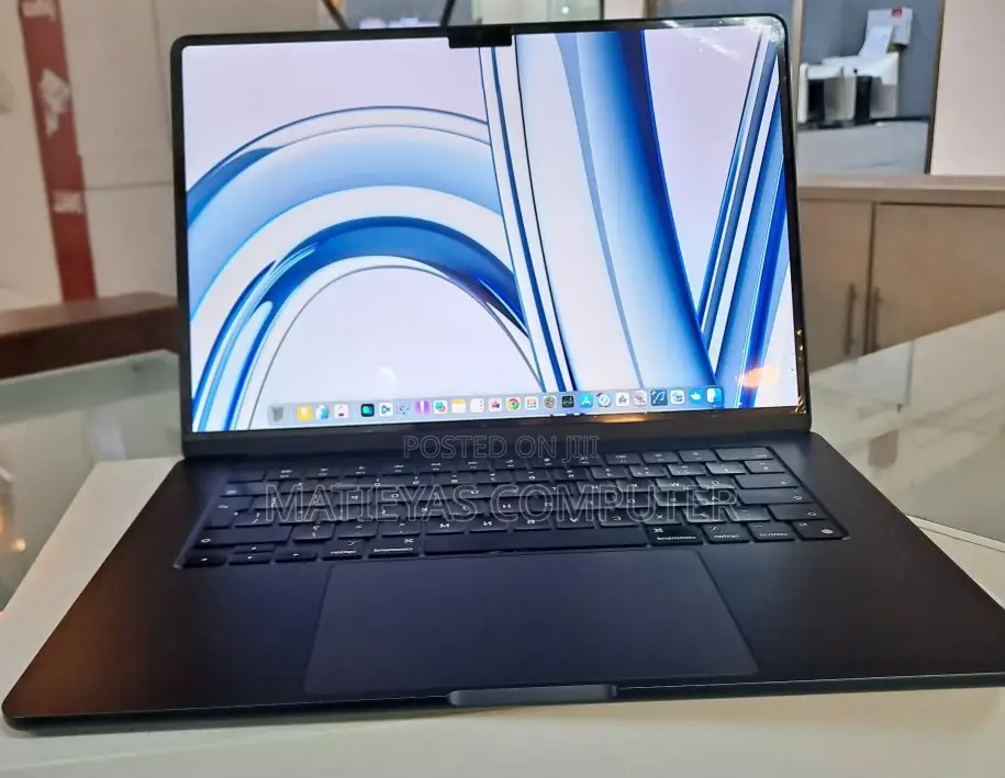 New Laptop Apple MacBook Air 2023 M2 8GB Apple M2 SSD 512GB