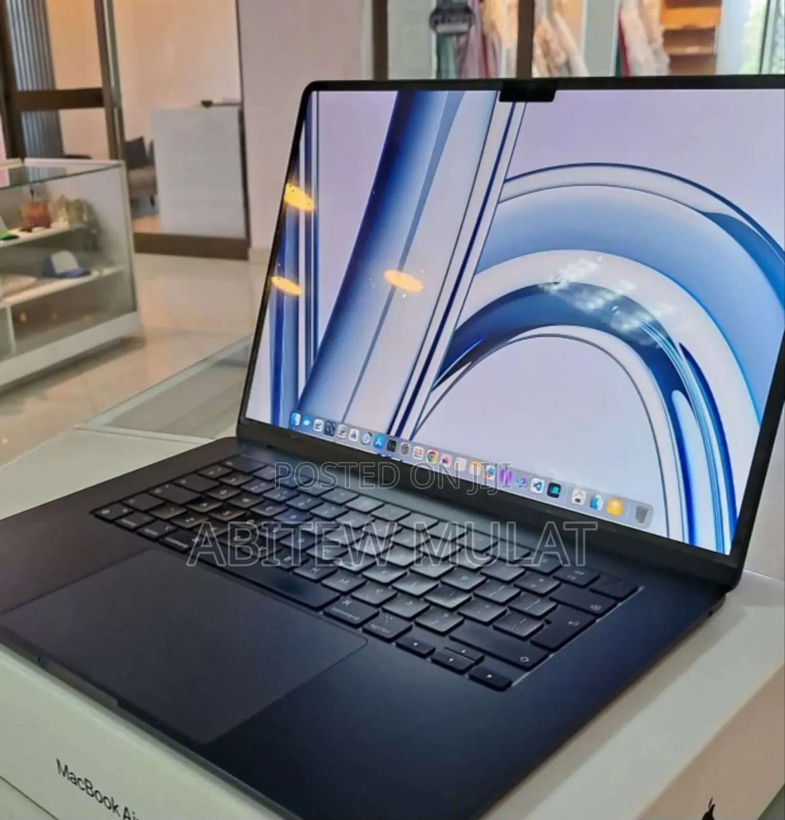 New Laptop Apple MacBook Air 2023 M2 8GB Apple M2 SSD 512GB