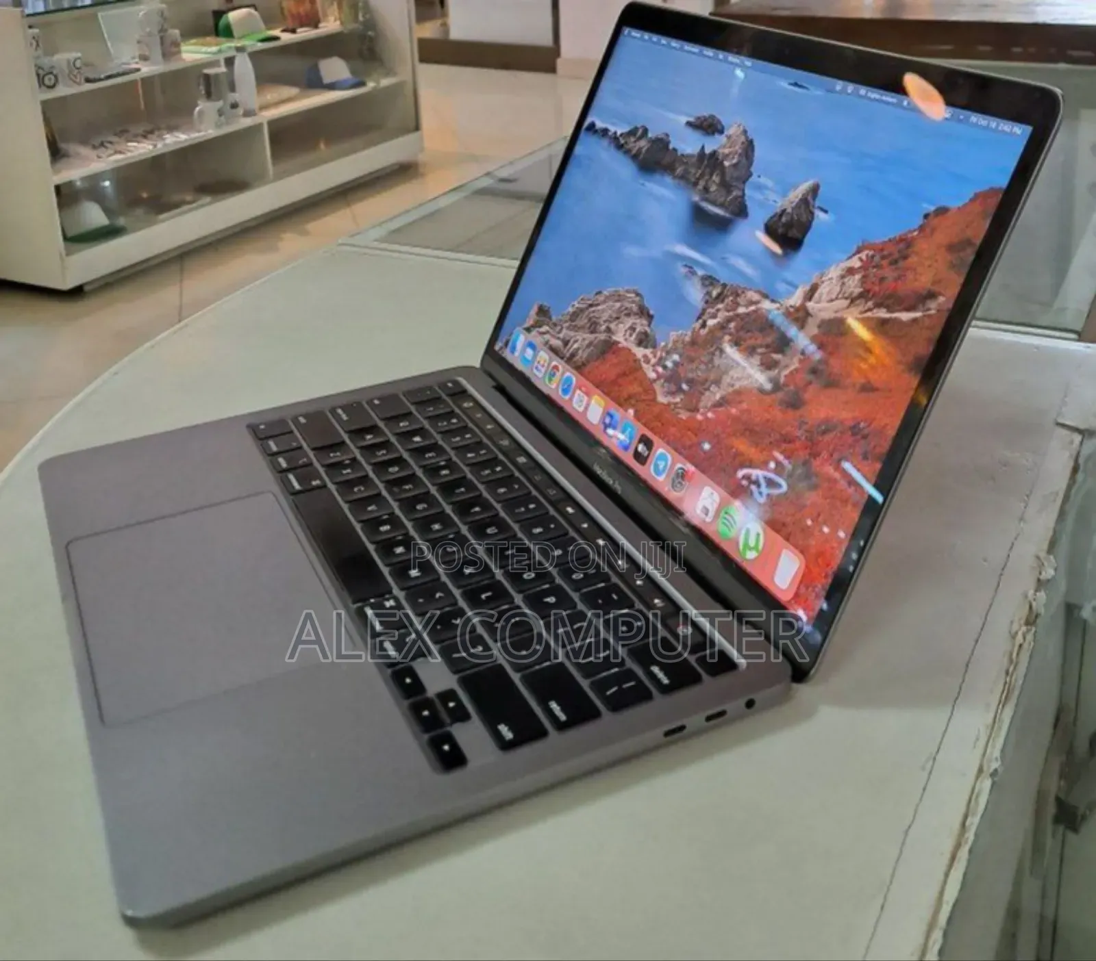 New Laptop Apple MacBook Pro M1 16GB Intel Core I5 SSD 512GB