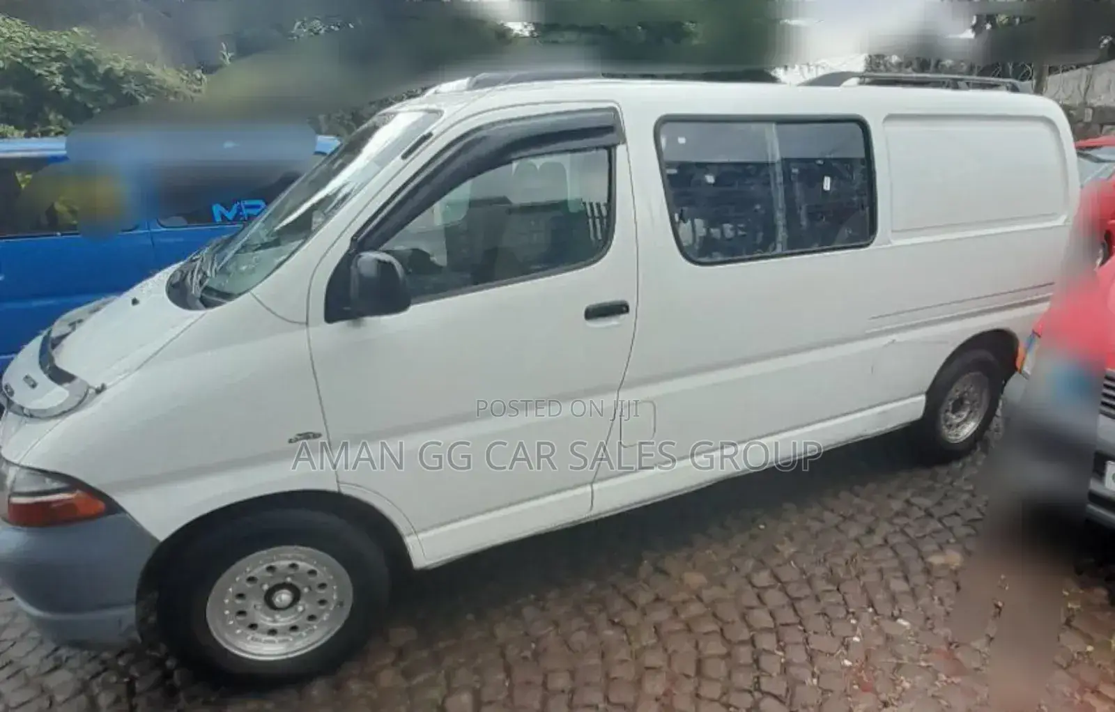 Toyota HiAce 220 2007 White