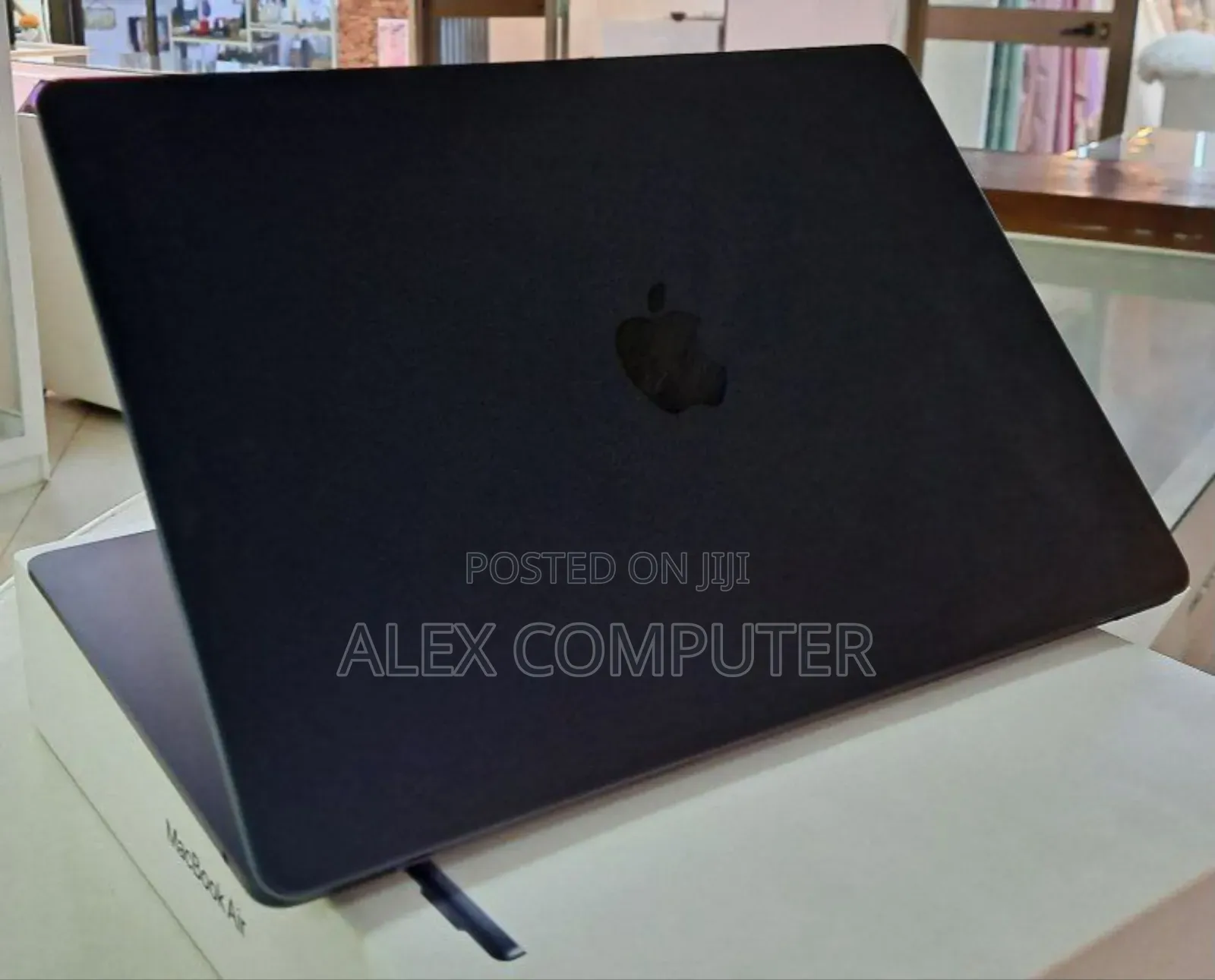 New Laptop Apple MacBook Air 2023 M2 8GB Apple M2 SSD 512GB